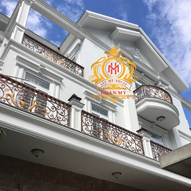 BAN CÔNG SẮT MỸ THUẬT