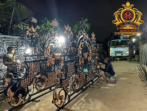 Sắt Mỹ Thuật được hoàn thiện bề mặt kỹ lưỡng